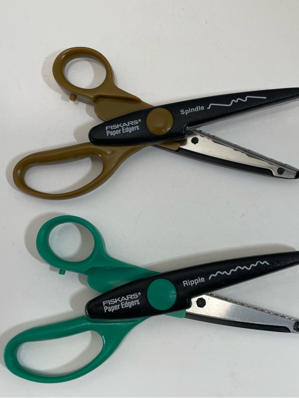 Fiskars Paper Edgers Scissors - Spindle & Ripple - - Picture 3 of 3